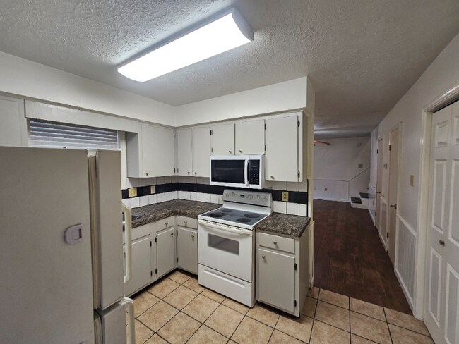 Building Photo - 1926 Martin St