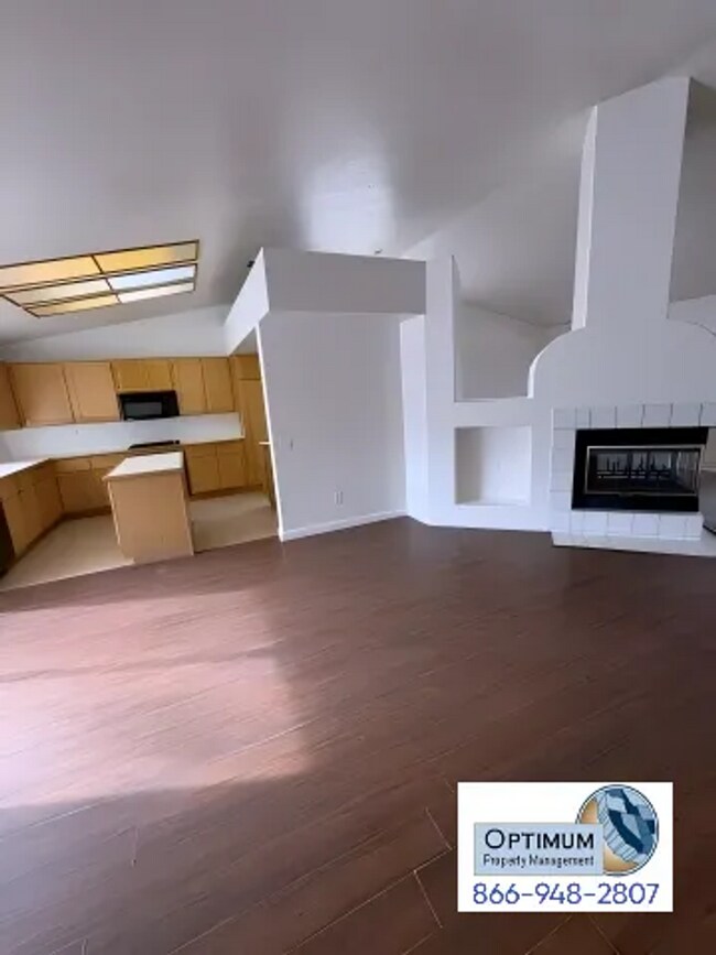 Building Photo - Beautiful 3 Bedroom, 2 Bathroom Home with Versatile Living Spaces