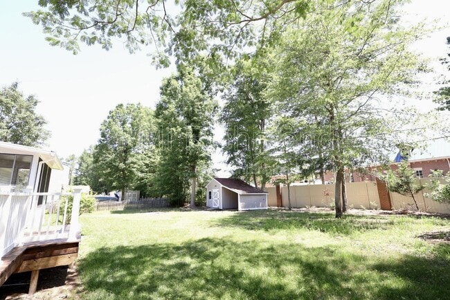 Building Photo - 9713 Pampas Dr