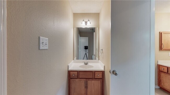 Building Photo - 4023 Southern Trace Dr