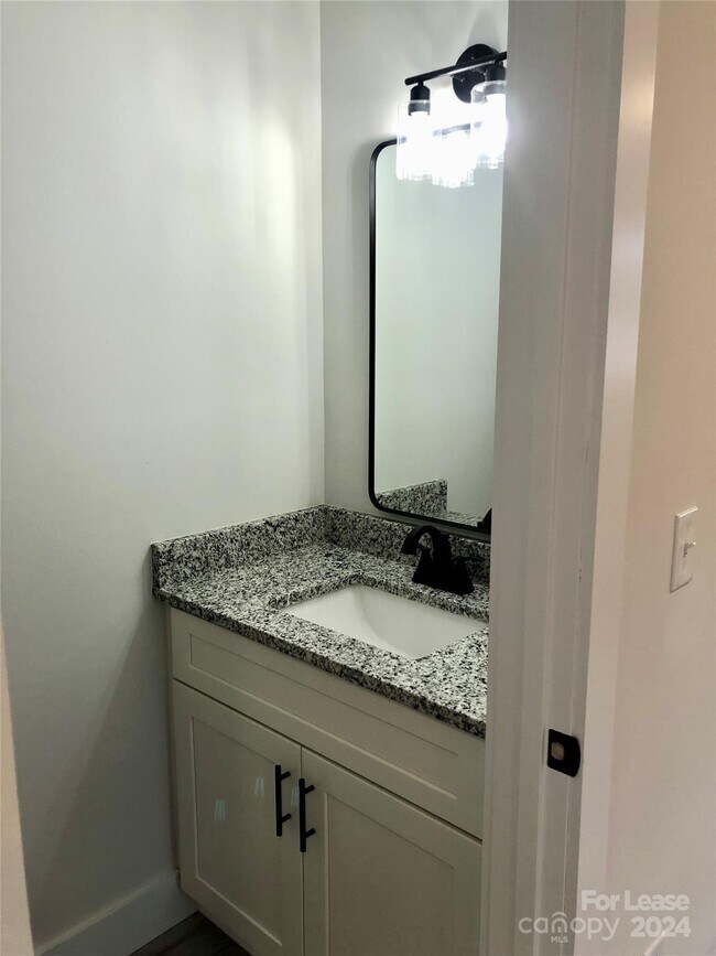 Building Photo - 432 3rd St SW