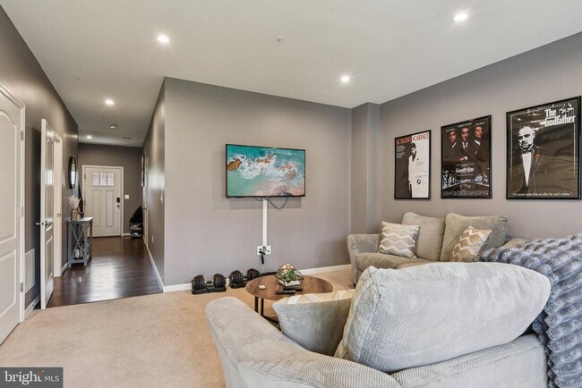 Building Photo - 1306 Hawk Hollow Dr