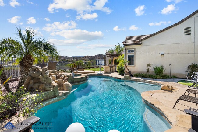 Building Photo - 26802 Pine Cliff Pl