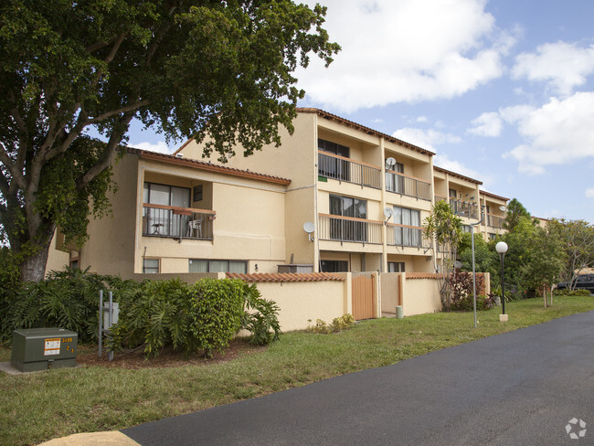 Primary Photo - Del Rio Village Townhomes