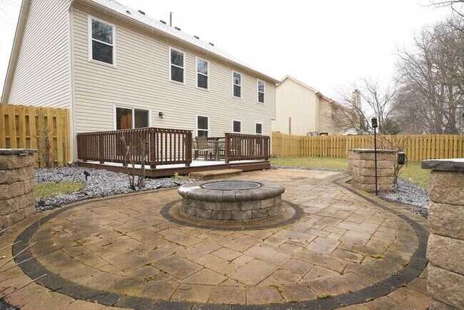 Building Photo - 4 BR with Great Floorplan in Carmel Schools!