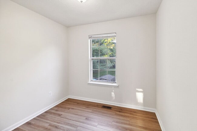 Building Photo - 4206 Drake Ct