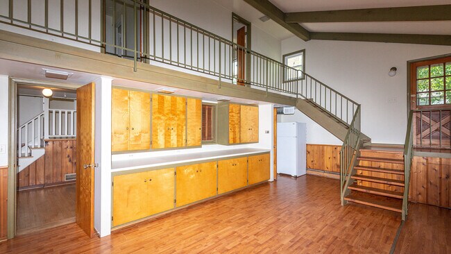 Building Photo - 903 Sylvan Ave