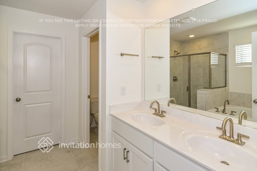 Building Photo - 257 W Millbrook Dr