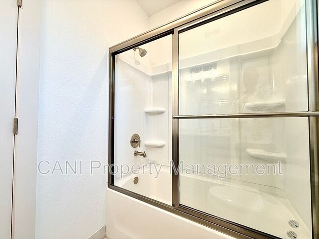 Building Photo - 728 Ellwood Ave