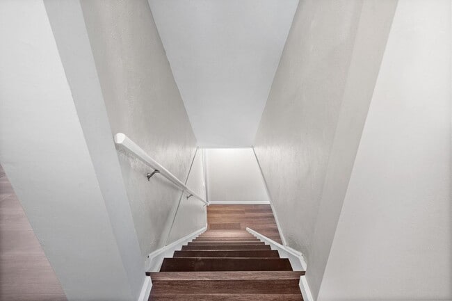 Building Photo - Charming 4-Bedroom Home in Desirable Neigh...