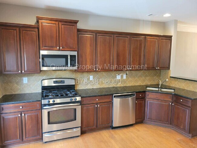 Building Photo - Beautiful Townhome steps away from the Beltline!