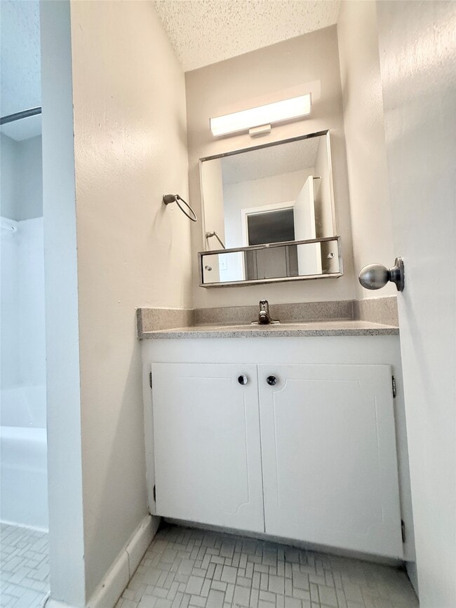 Building Photo - 3902 Mandell St