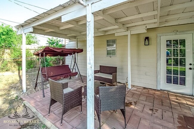 Building Photo - 707 Sprucewood Ln