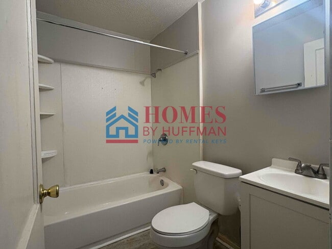 Building Photo - Three Bedroom | House | Pet Friendly