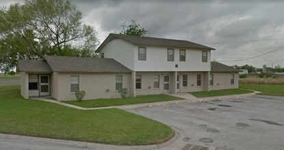 Building Photo - 1100 E Santa Rosa Ave