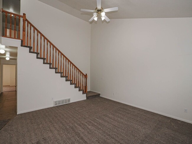 Building Photo - 2 Bedroom, 2 Bathroom Home