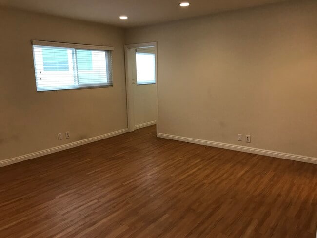 Living area - 125 Gull St