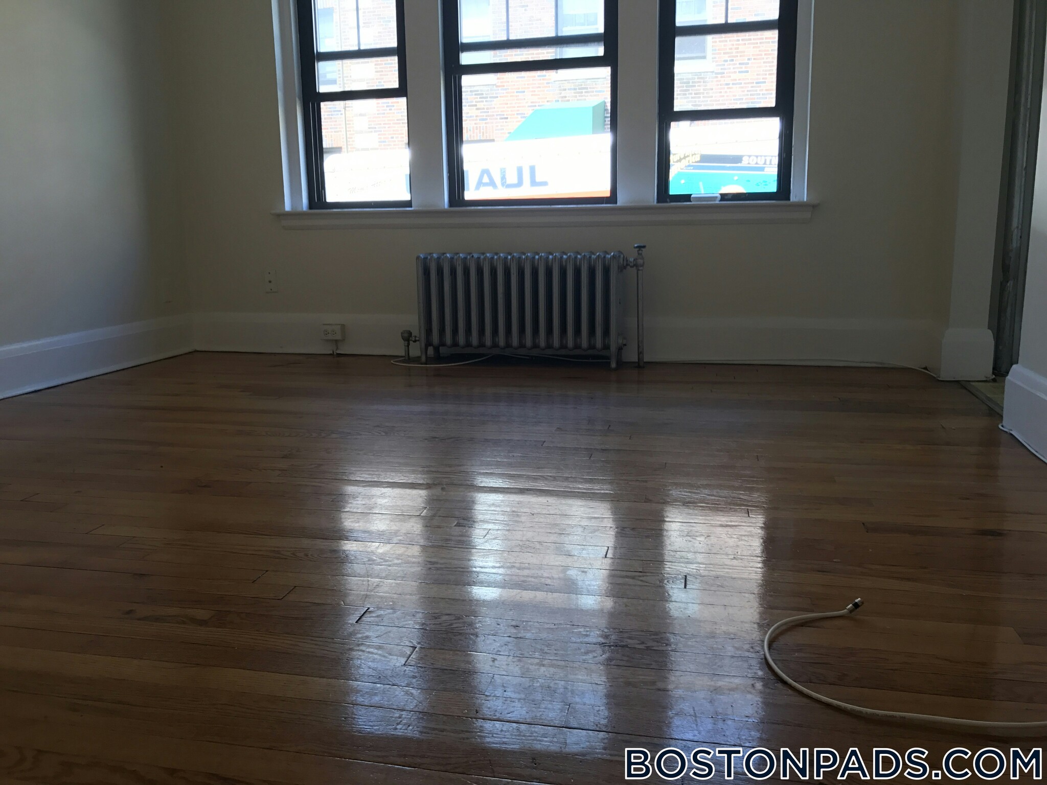 Building Photo - 349 Pleasant St