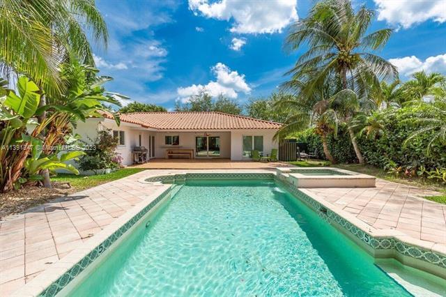 Building Photo - 14610 Tarpon Dr