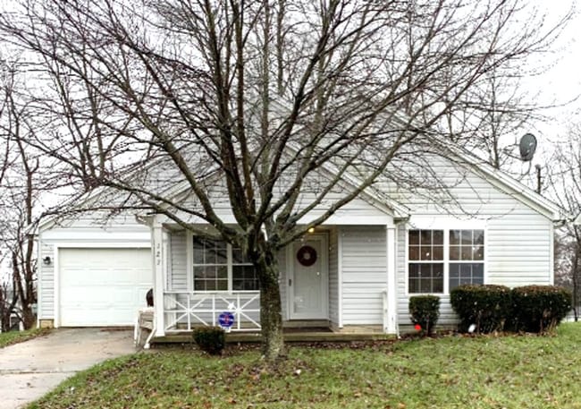 Primary Photo - 127 Blackburn St