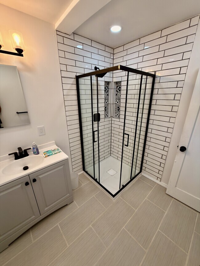 Building Photo - 5265 Bocaw Pl
