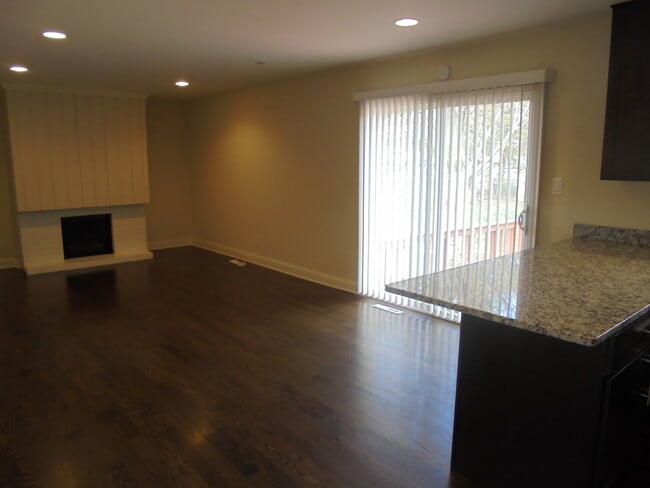 Building Photo - 66 Barrow Dr