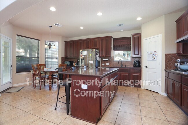 Building Photo - 611 Oxalis