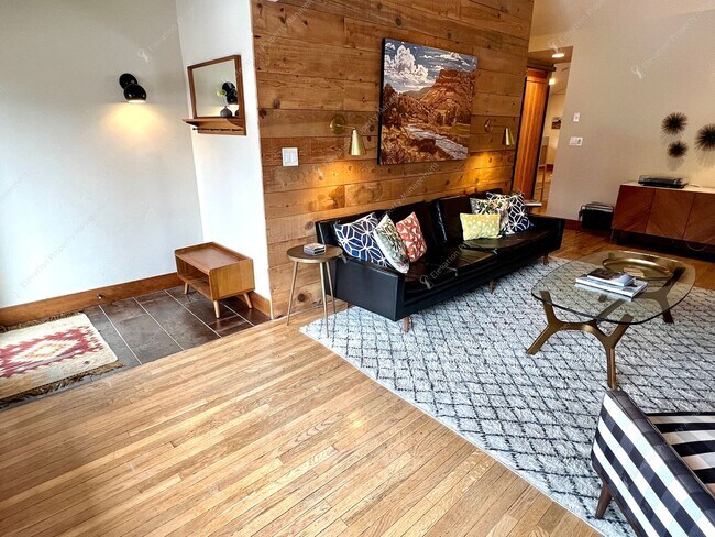 Building Photo - *Unfurnished* Charming, updated and walkable west side 3 BR + den/office