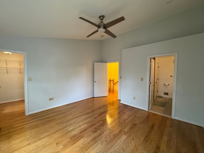 Building Photo - Beautiful 2 Bed 2 Bath End-Unit Townhome I...