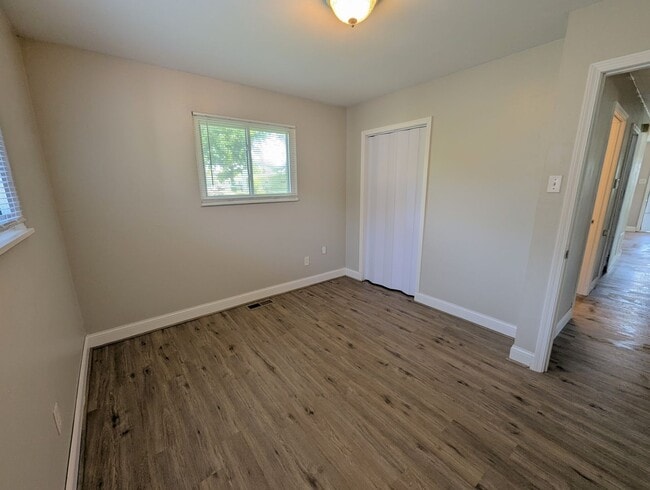 Building Photo - Sunlit Spaces in Florissant - Section 8 Fr...