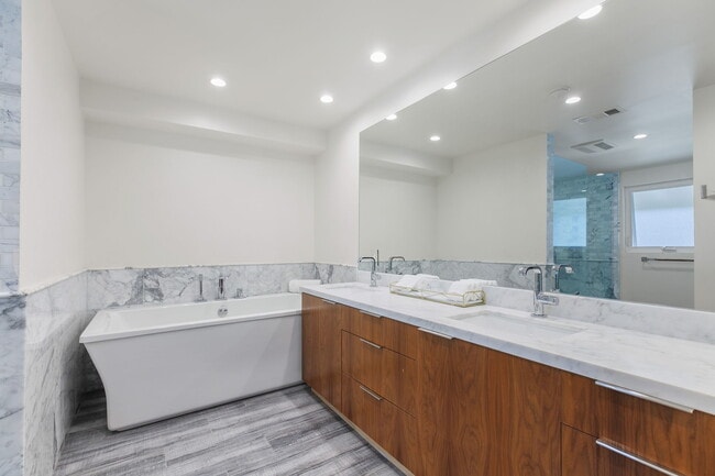 Building Photo - 7446 Trigo Ln