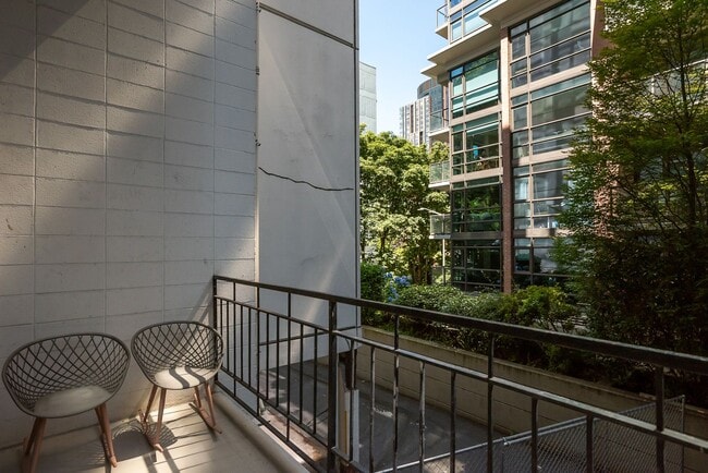 Building Photo - Modern Loft On First Hill!