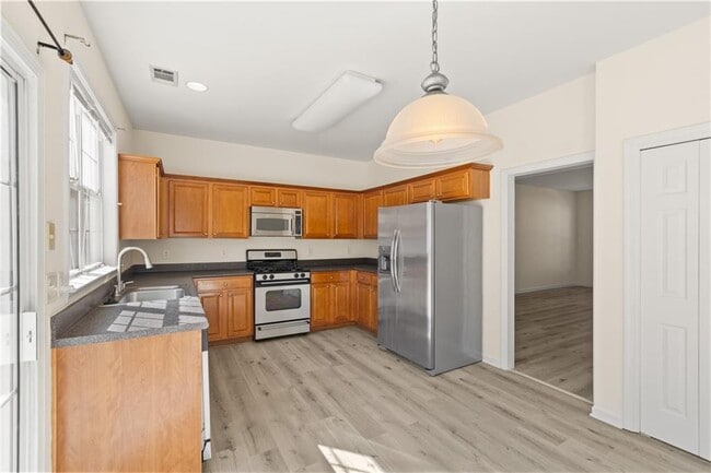 Building Photo - 915 Wendlebury Ct