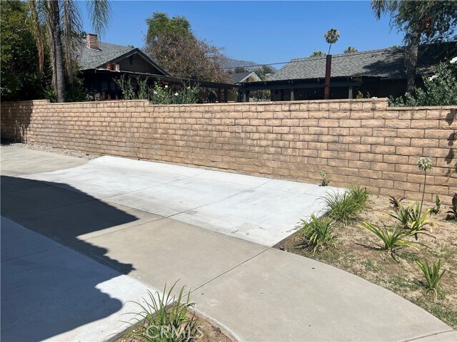 Building Photo - 506 E Olive Ave