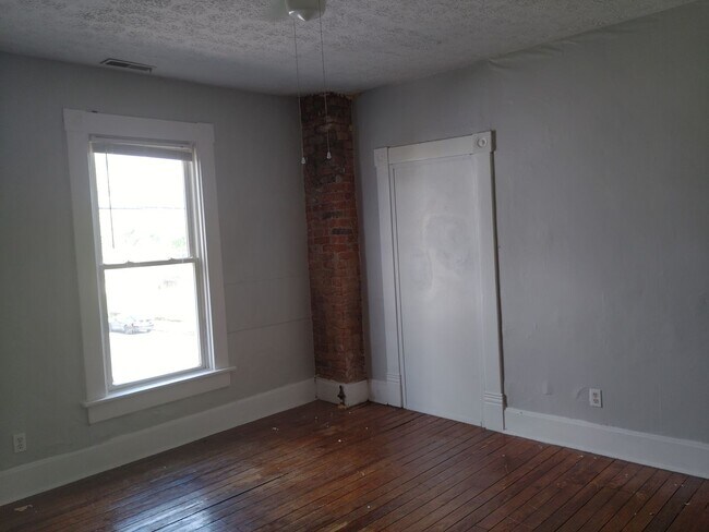 Building Photo - 76 E Innis Ave