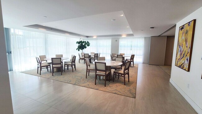 Building Photo - 3100 N Ocean Dr