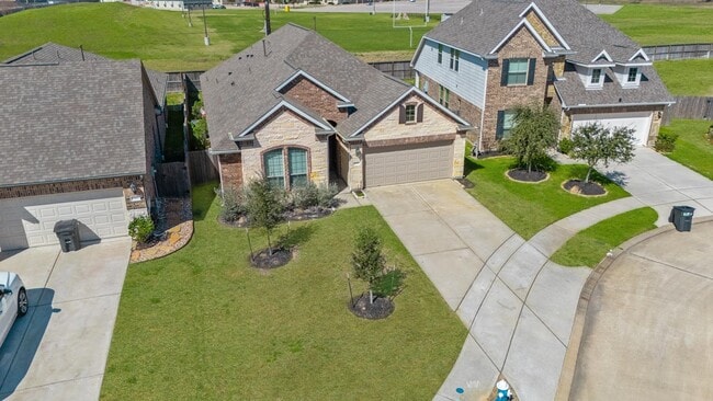 Building Photo - 16431 Elkcreek Dr