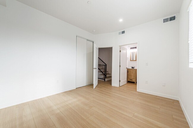 Building Photo - 11841 Runnymede St