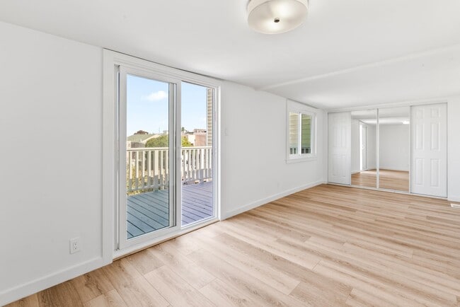 Building Photo - Remodeled 4Bd/2.5Ba Single-Family Home in ...