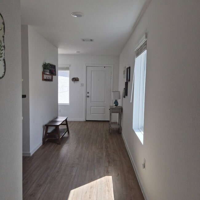 Building Photo - 1723 Windrose Bnd