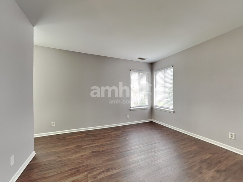 Building Photo - 20934 W Bloomfield Dr