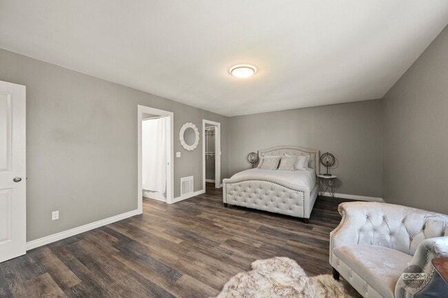 Building Photo - MUST SEE! | 4 BEDROOM 2.5 BATHROOM HOUSE |...