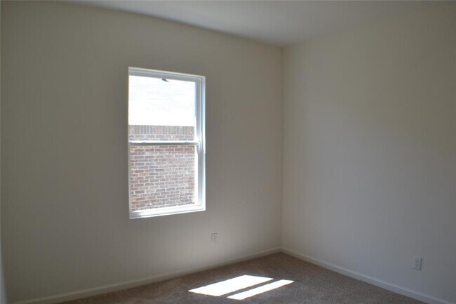 Building Photo - 824 Cedar Elm Dr