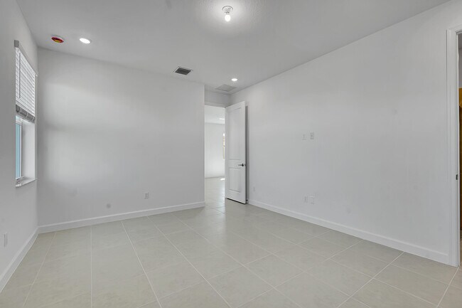 Building Photo - 3462 Cedar Grv Dr