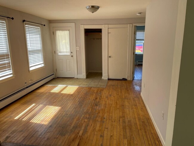 Building Photo - 71 Hickok St