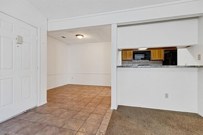 Building Photo - 1202 Thorpe Ln