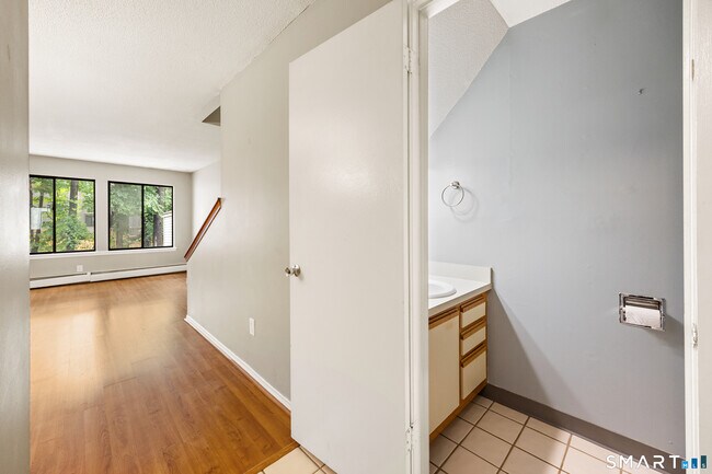 Building Photo - 5 Staunton Ct
