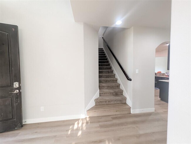 Building Photo - 3636 Mineral Dr