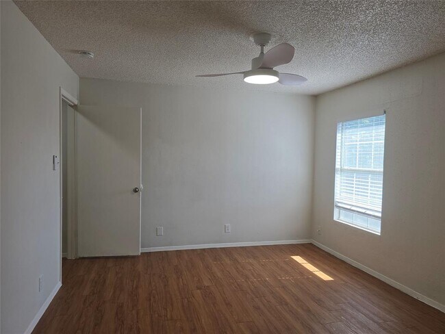 Building Photo - 7108 Creekside Dr