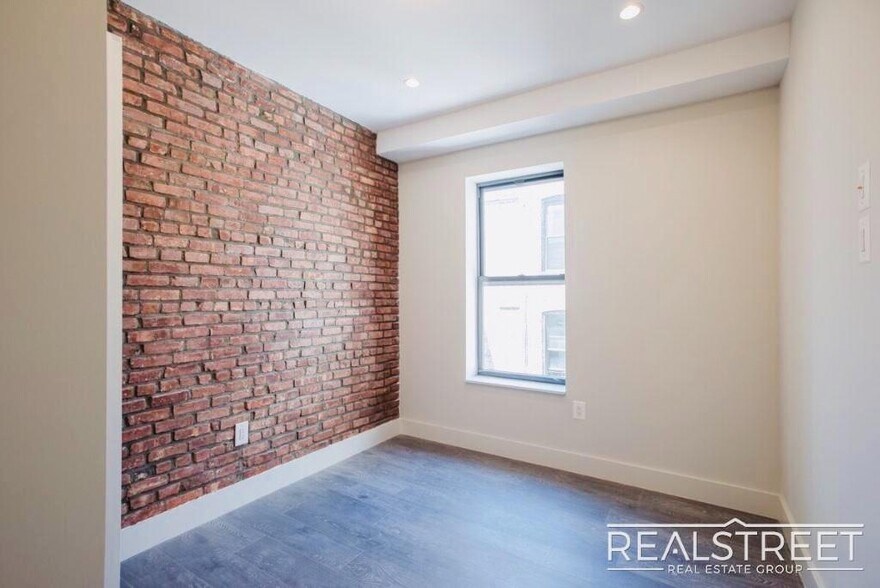 Building Photo - Gorgeous Spacious 3 Bedroom in Prime Crown Heights
